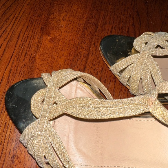 Gold heels size 7.5-8 women - Picture 2 of 3